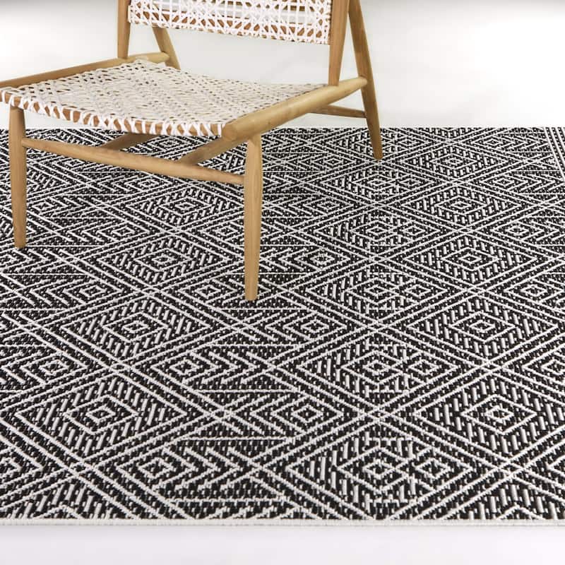 Letronne Tribal Diamond Patio Indoor/Outdoor Area Rug