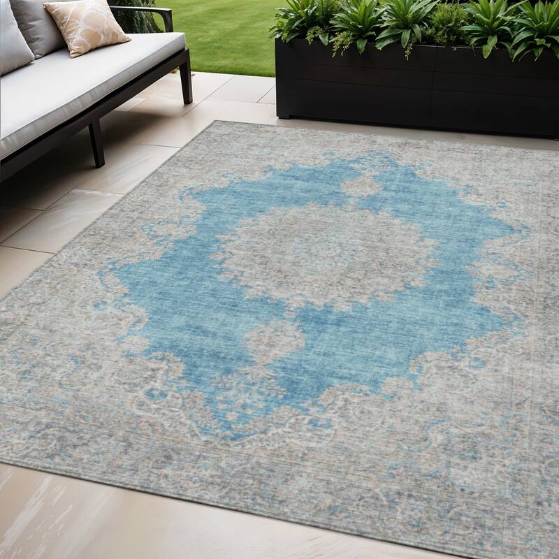 HomeRoots Oriental Traditional Rectangle Outdoor Rug - 5' X 8'
