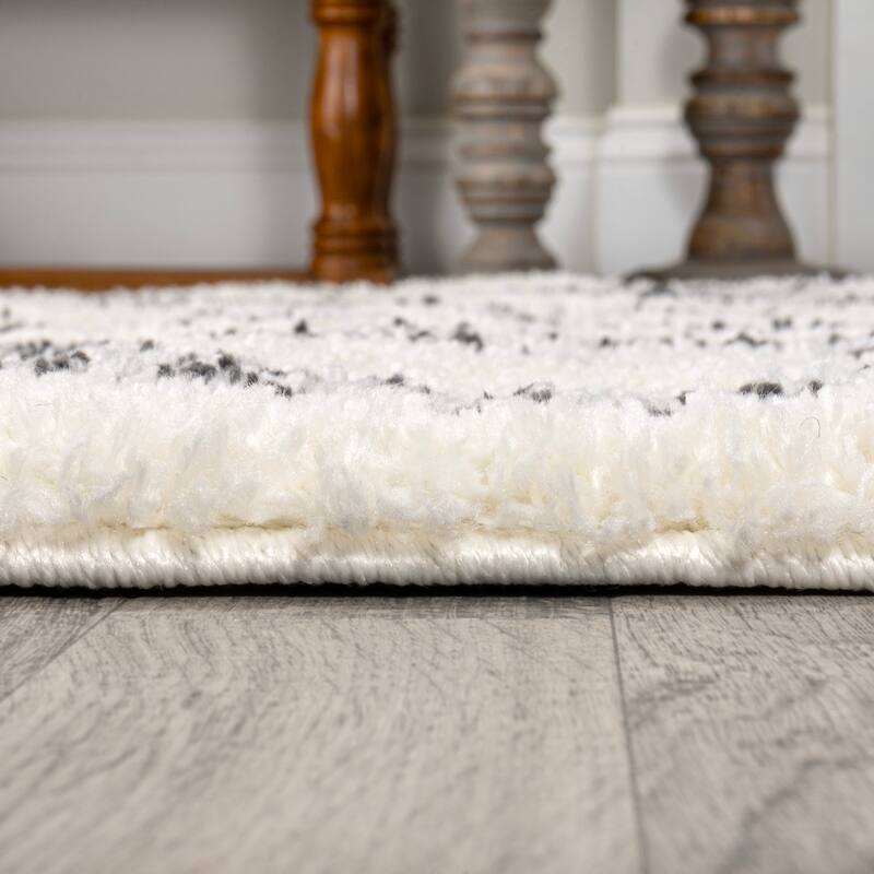 JONATHAN Y Alaro Moroccan Style Diamond Shag Area Rug