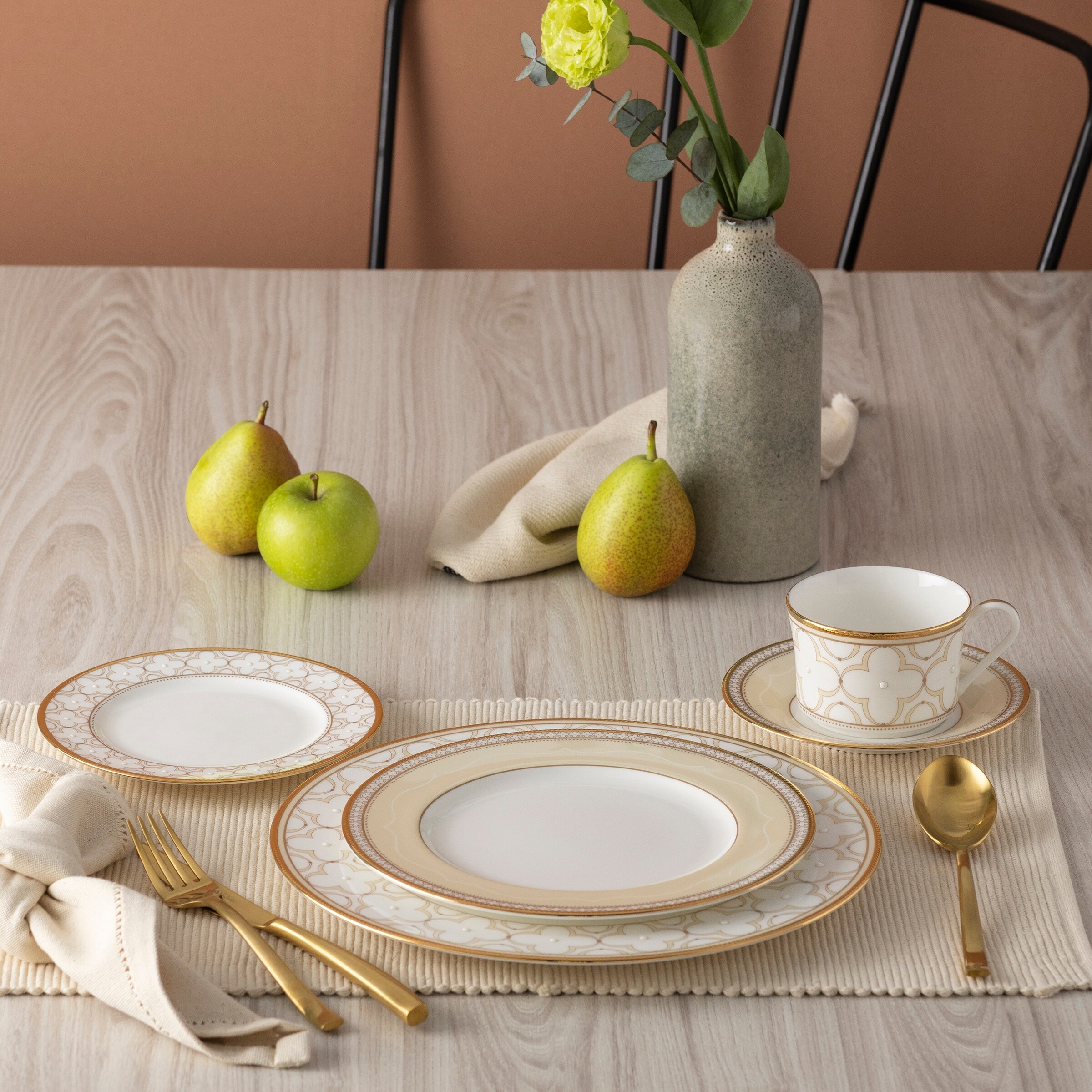 Noritake Trefolio Gold 5-Piece Place Setting, Service for 1 - Bed