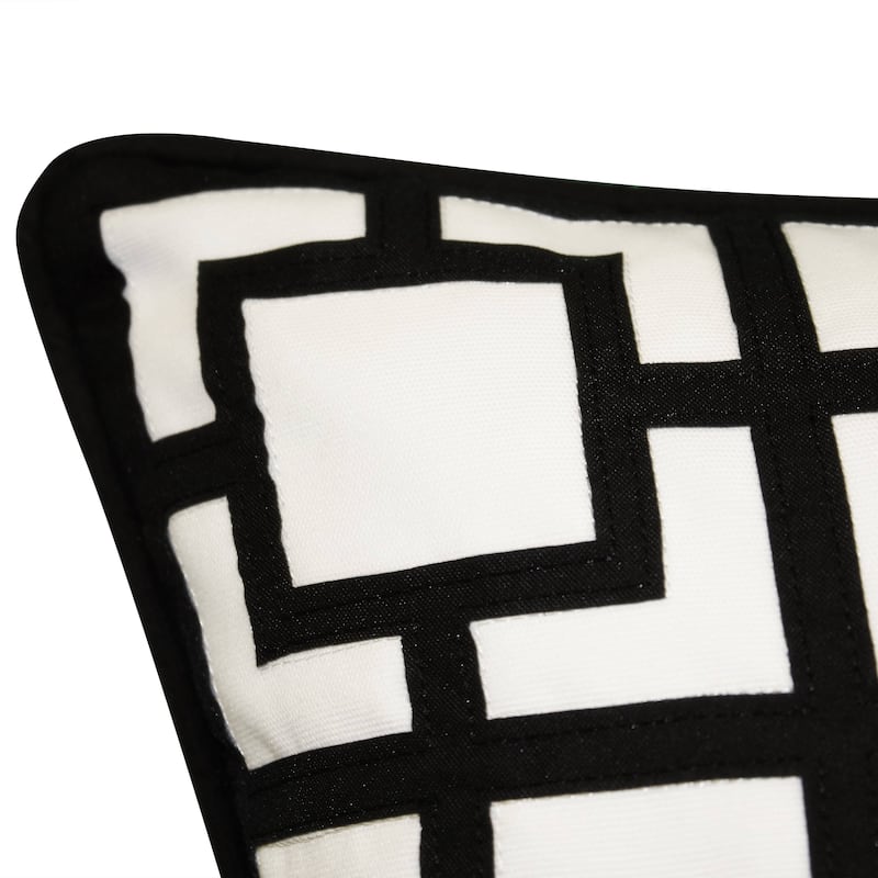 Edie At Home Modern Links Applique Indoor & Outdoor Decorative Throw Pillow, Black