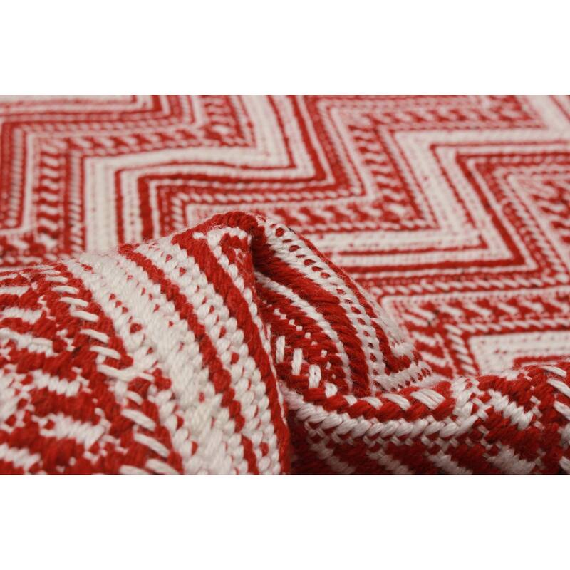 Sienna Red, White Rug 5'2" x 8'0" - 5'2 x 8'0