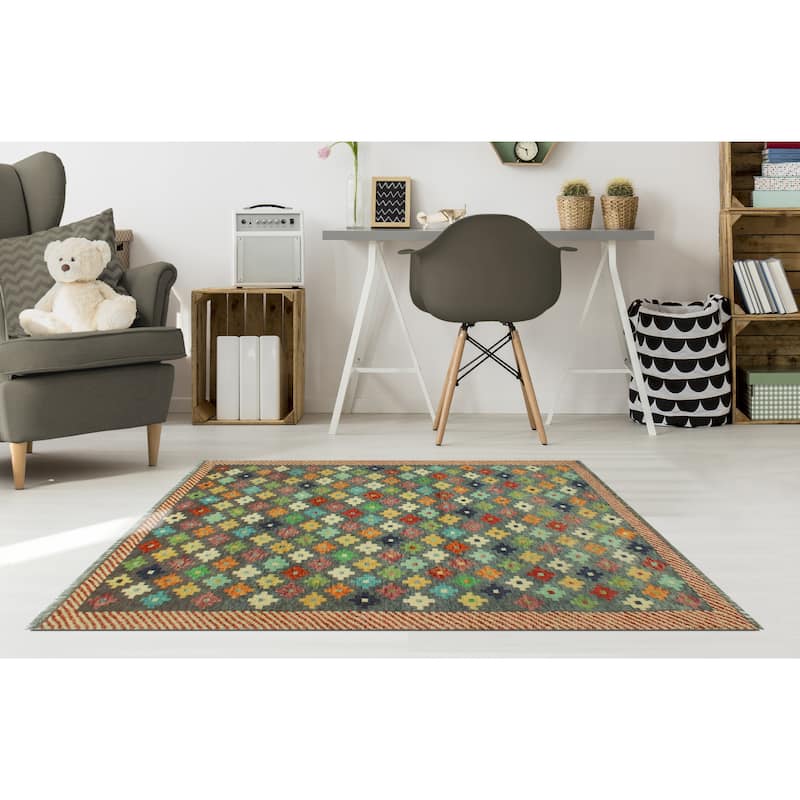 Balochi Tadd Drk. Grey/Ivory Rug - 3'10" x 5'10"