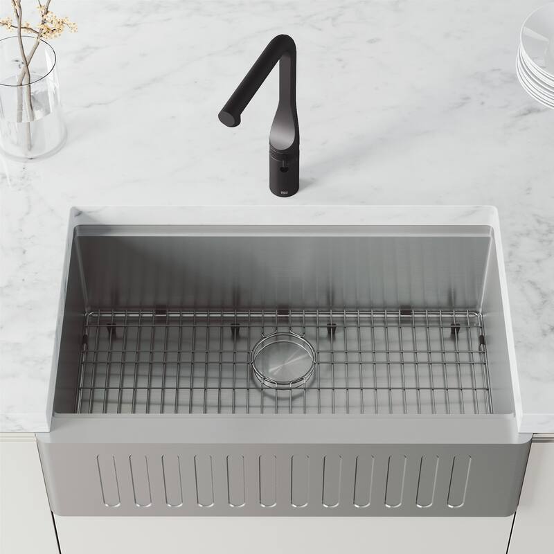 VIGO Jewel 15" H Touchless Pull-Out Sprayer Kitchen Faucet
