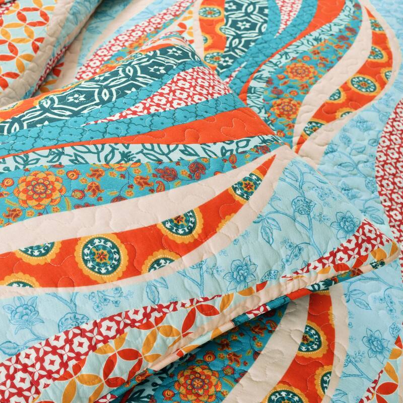Lush Decor Hailey Watercolor Wave Reversible 3 Piece Cotton Quilt Set