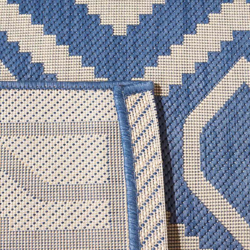 SAFAVIEH Courtyard Carolee Indoor/ Outdoor Patio Backyard Rug