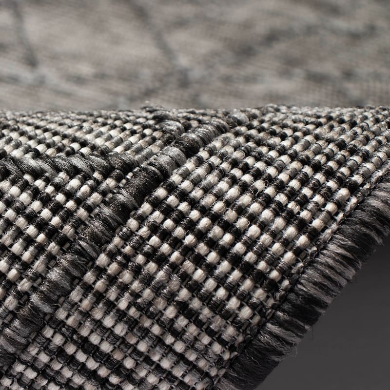 Liora Manne Carmel Pyramid Indoor/Outdoor Rug