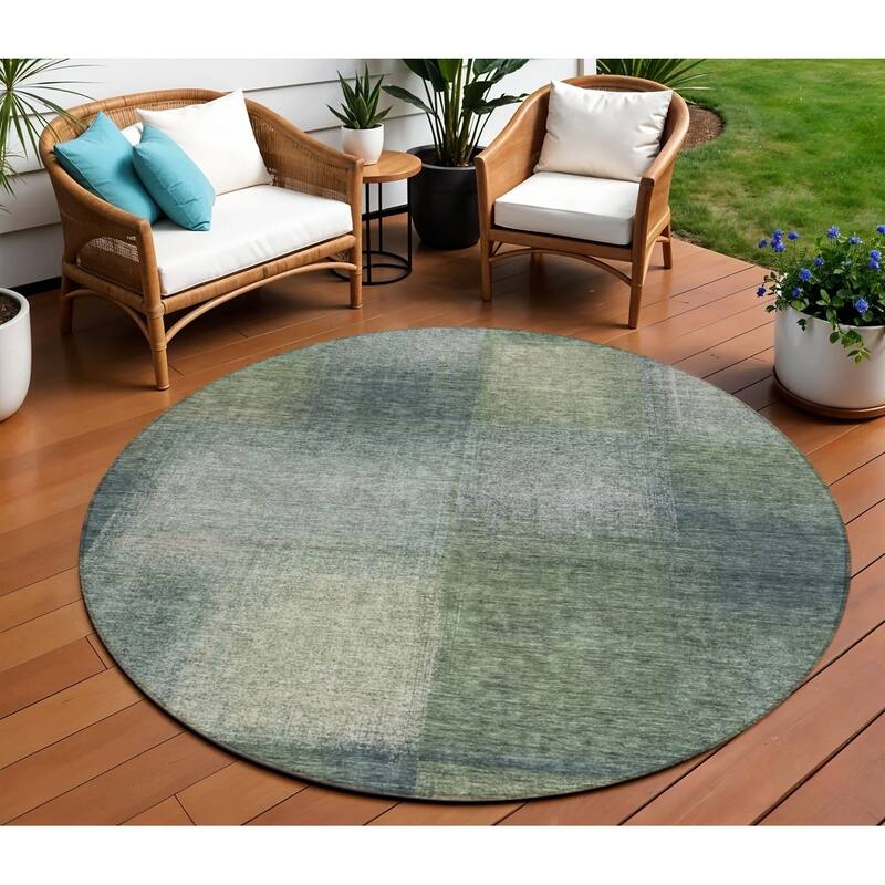 HomeRoots Abstract Transitional Rectangle Outdoor Rug - 8' Round