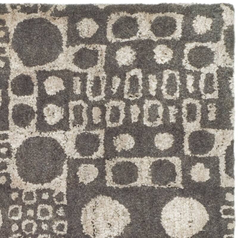 SAFAVIEH Handmade Soho Liese Deco Stones N.Z. Wool Rug