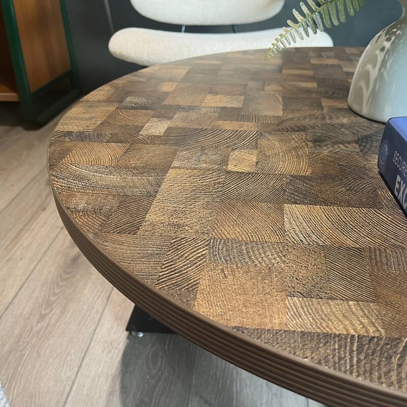 Round Coffee Table with Wood Grain and Black Metal, a Stylish and Functional Centerpiece for Your Living Space.