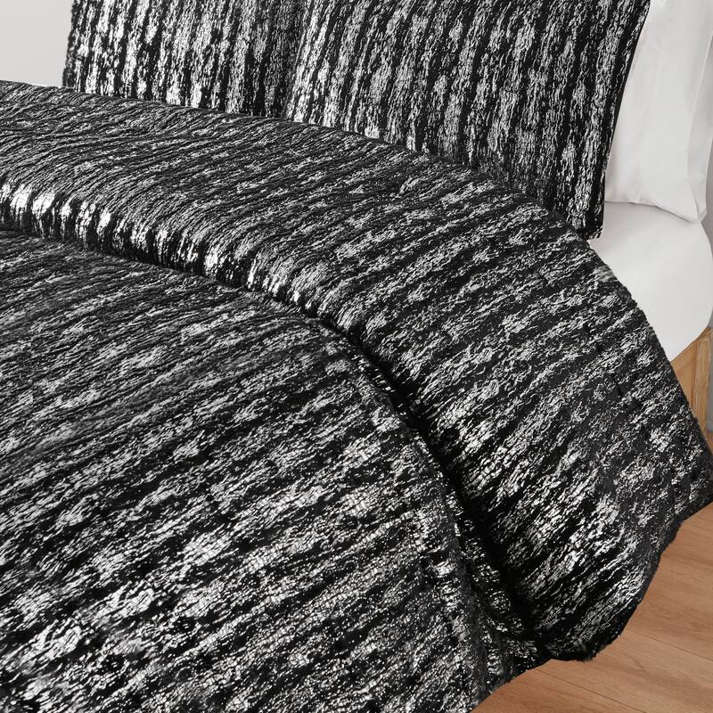 Intelligent Design Alaia Metallic Print Synthetic Fur Duvet Cover Set