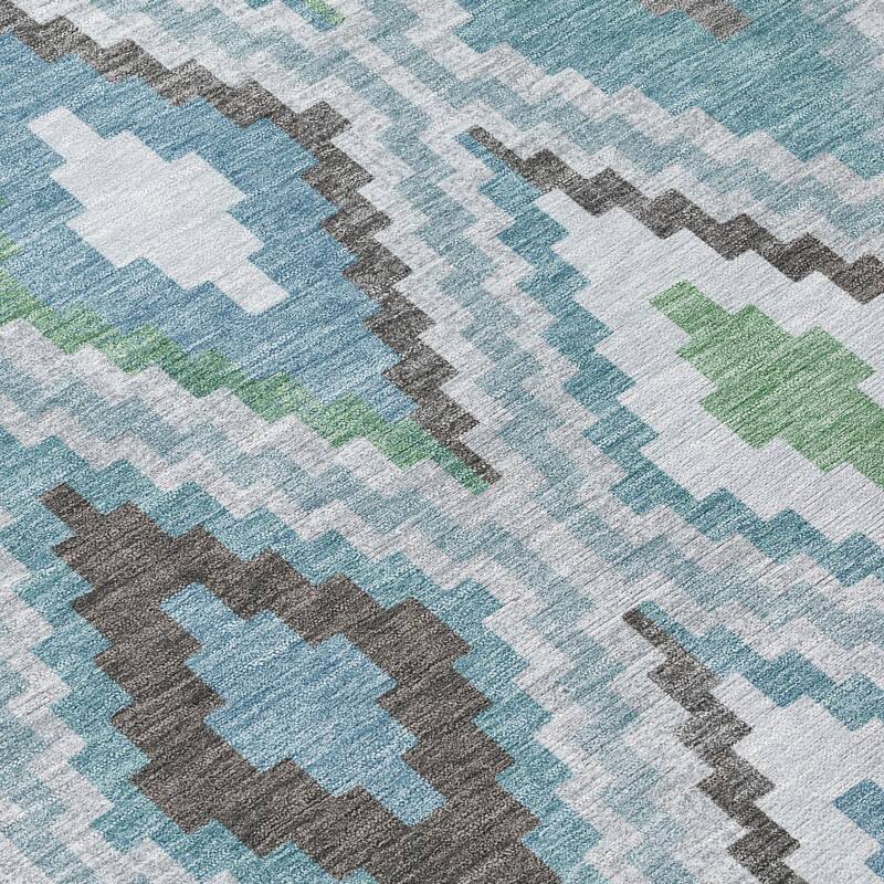 Machine Washable Indoor/ Outdoor Global Geo Chantille Rug
