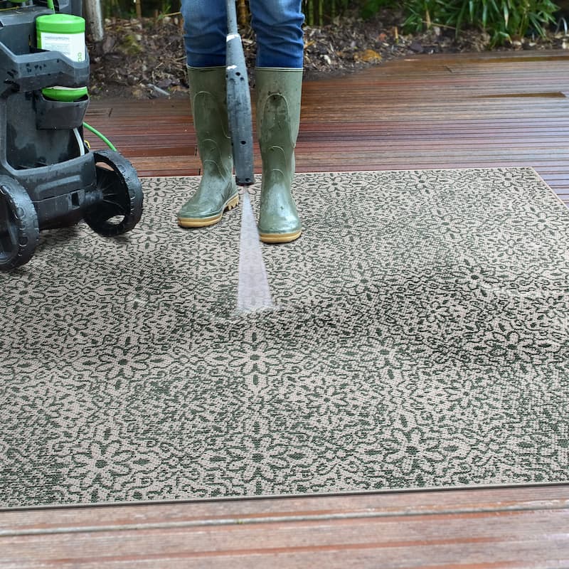 World Rug Gallery Contemporary Flowers Indoor/Outdoor Area Rug