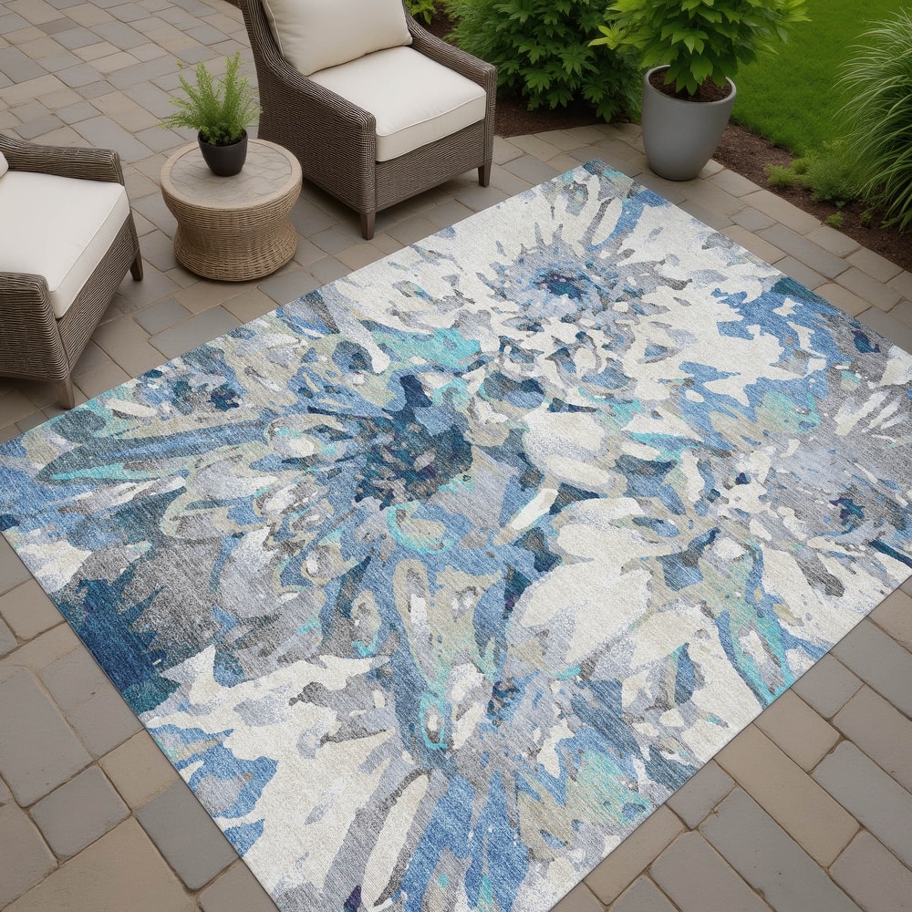 Machine Washable Indoor/ Outdoor Abstract Floral Chantille Rug