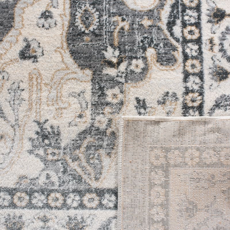SAFAVIEH Isabella Vergilia Traditional Oriental Rug - Grey/Cream - 5' 3" x 7' 6"