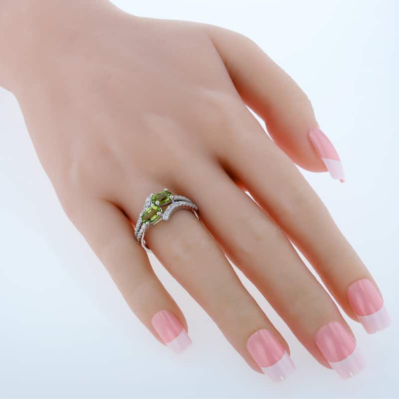 Sterling Silver 1.5 ct Peridot Birthstone Ring