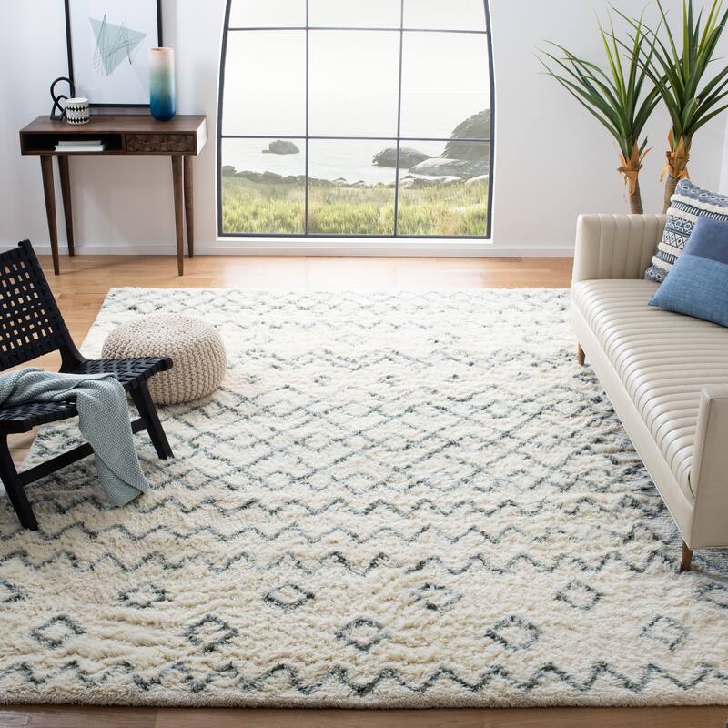 SAFAVIEH Handmade Casablanca Shag Elenore Tribal Wool Rug