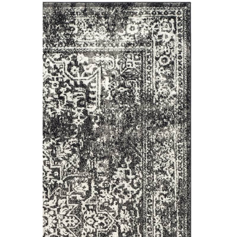 SAFAVIEH Evoke Pety Vintage Distressed Rug