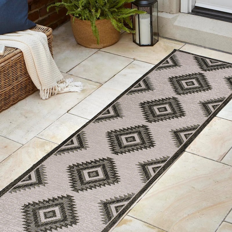 JONATHAN Y Aimee Geometric Moroccan Diamond Black/Cream Indoor/Outdoor Area Rug