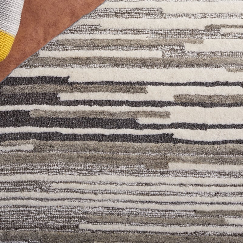 SAFAVIEH Handmade Fifth Avenue Zsoka Modern Stripe Wool Rug