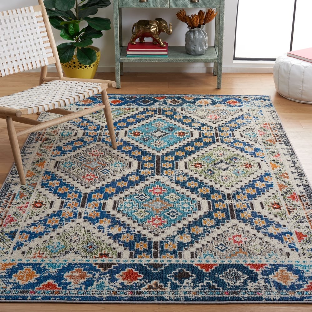 SAFAVIEH, Madison Hortensia Boho Diamond Distressed Rug