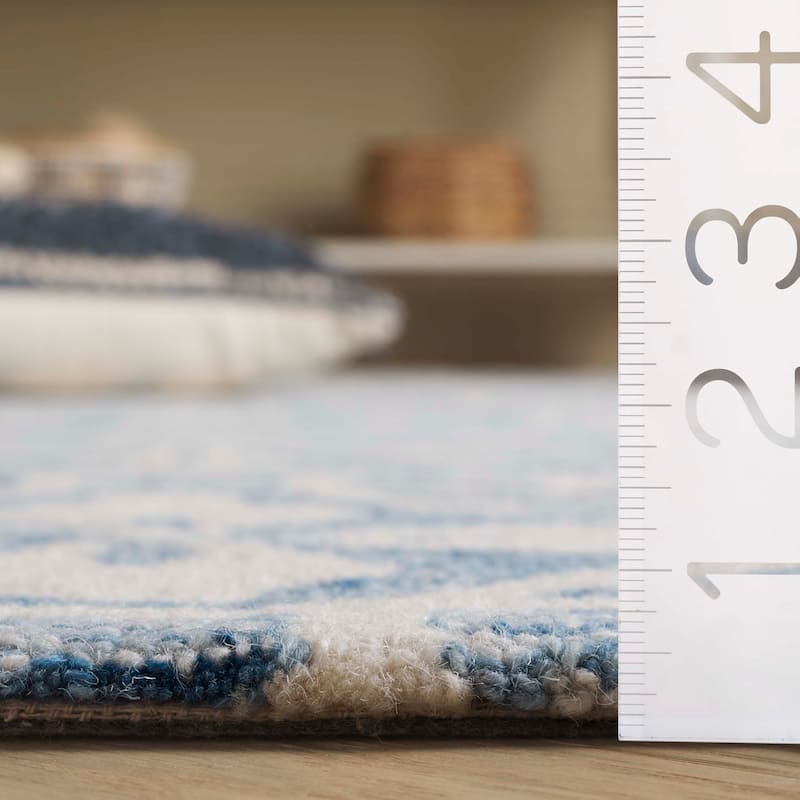 SAFAVIEH Handmade Metro Lizie Wool Rug