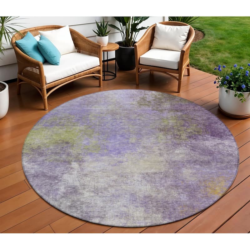 HomeRoots Abstract Transitional Rectangle Outdoor Rug - 8' Round