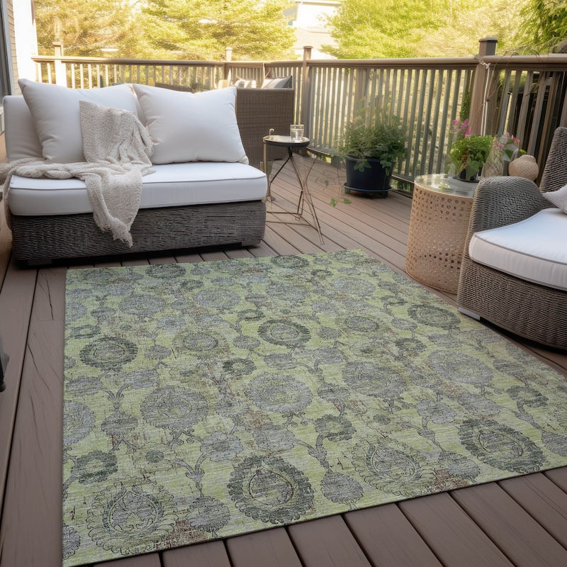 Machine Washable Indoor/ Outdoor Chantille Traditional Floral Rug
