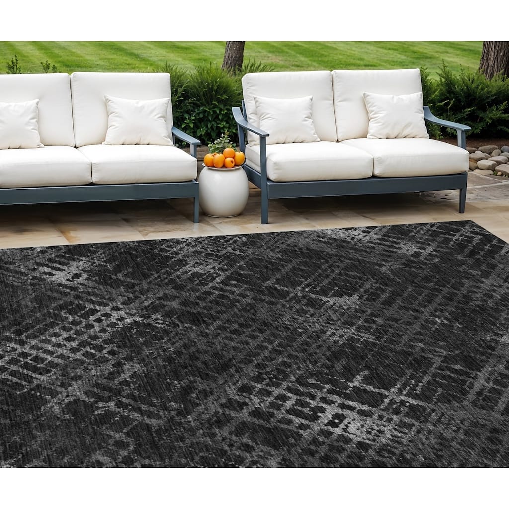 HomeRoots Geometric Transitional Rectangle Outdoor Rug