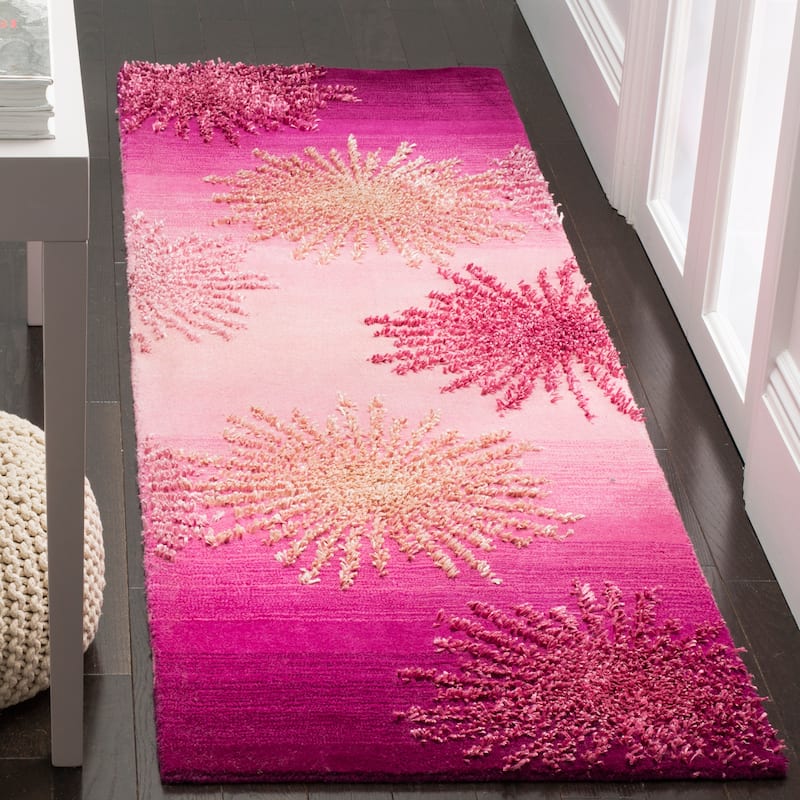 SAFAVIEH Handmade Soho Sade New Zealand Wool Rug - 2'6" x 8' Runner - Pink