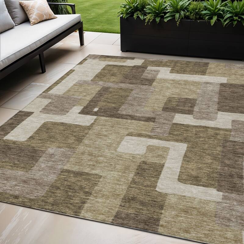 HomeRoots Abstract Transitional Rectangle Outdoor Rug - 5' X 8'
