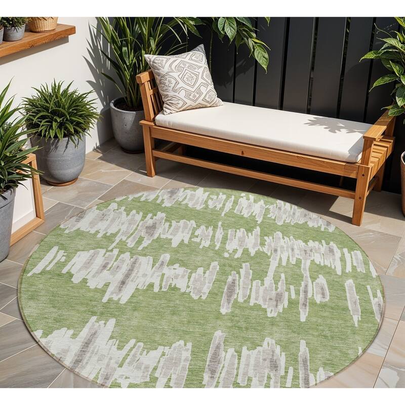HomeRoots Striped Transitional Rectangle Outdoor Rug - 8' Round