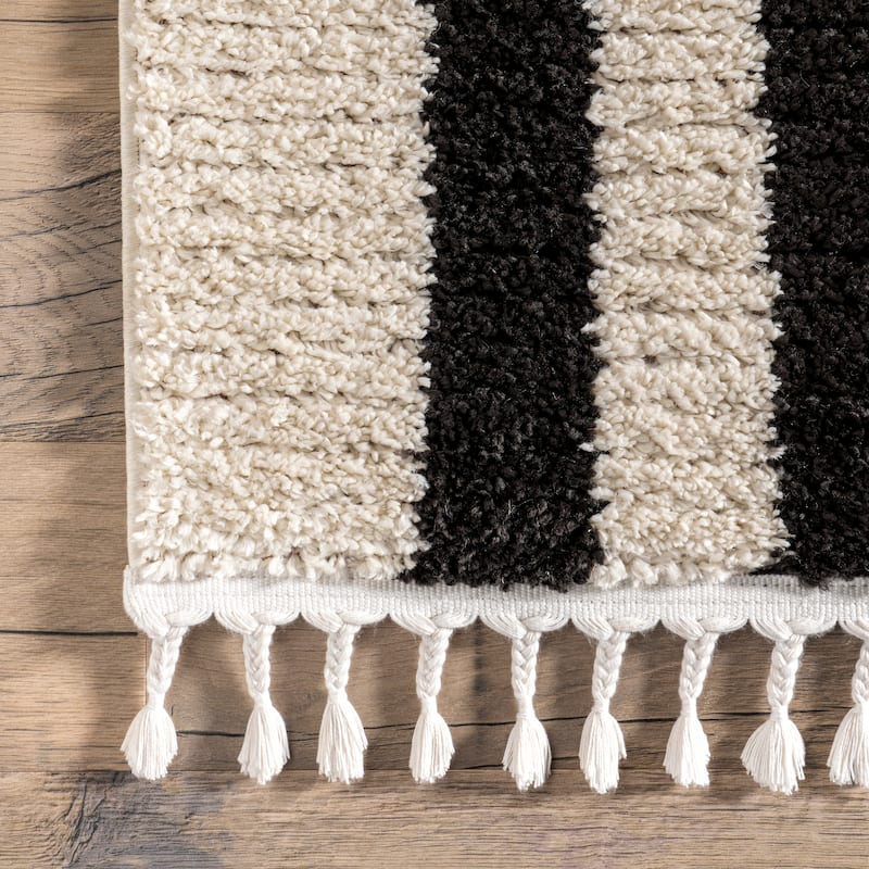 Nuloom Stefanie Abstract Shapes Tassel Area Rug