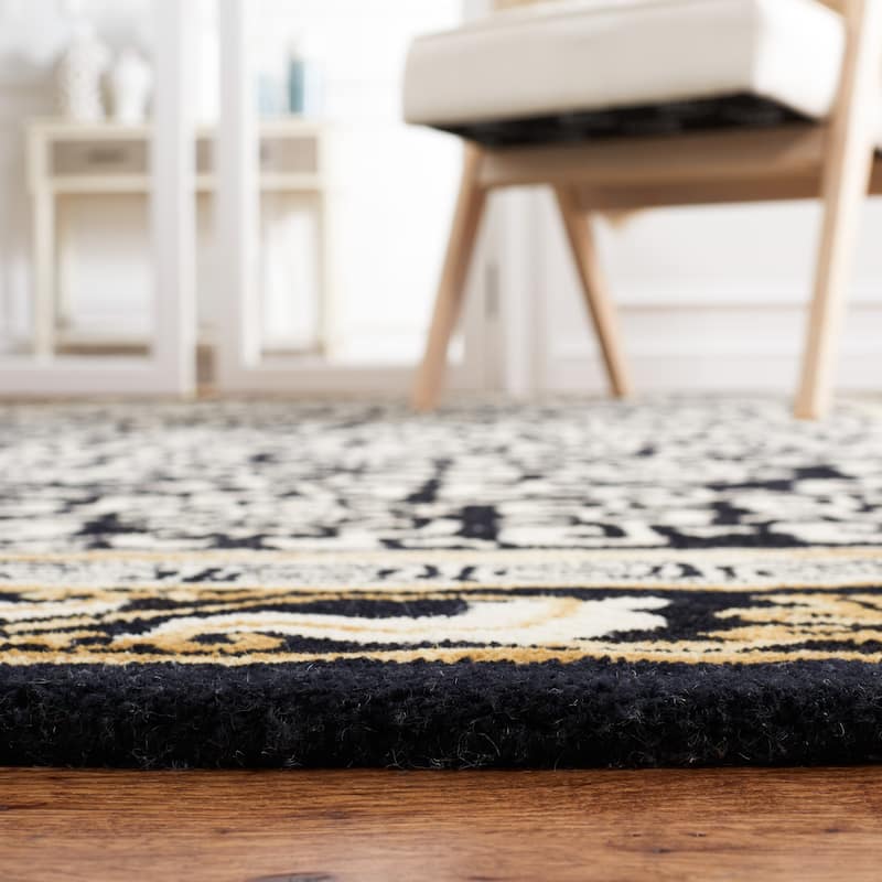 SAFAVIEH Handmade Antiquity Lauresha Wool Rug