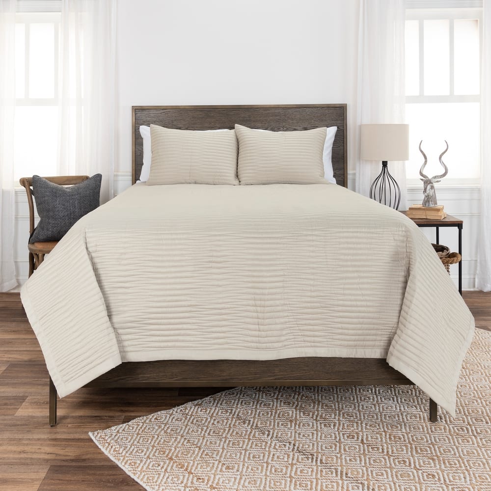 Blackberry Grove Parker Wave Pattern 3-Piece Quilt Set