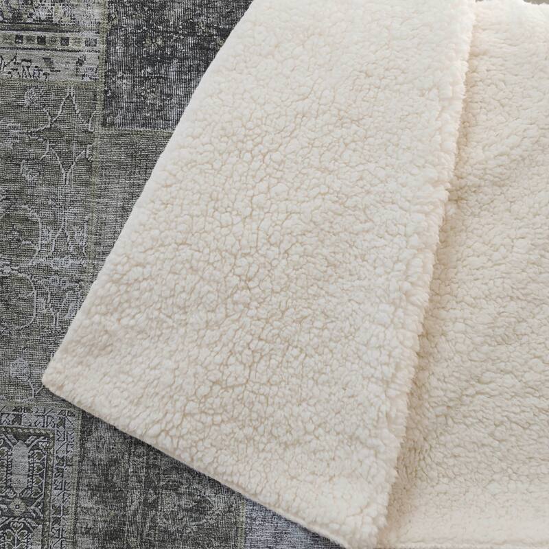 Premium Machine Washable Traditional Patchwork Sherpa Throw Blanket