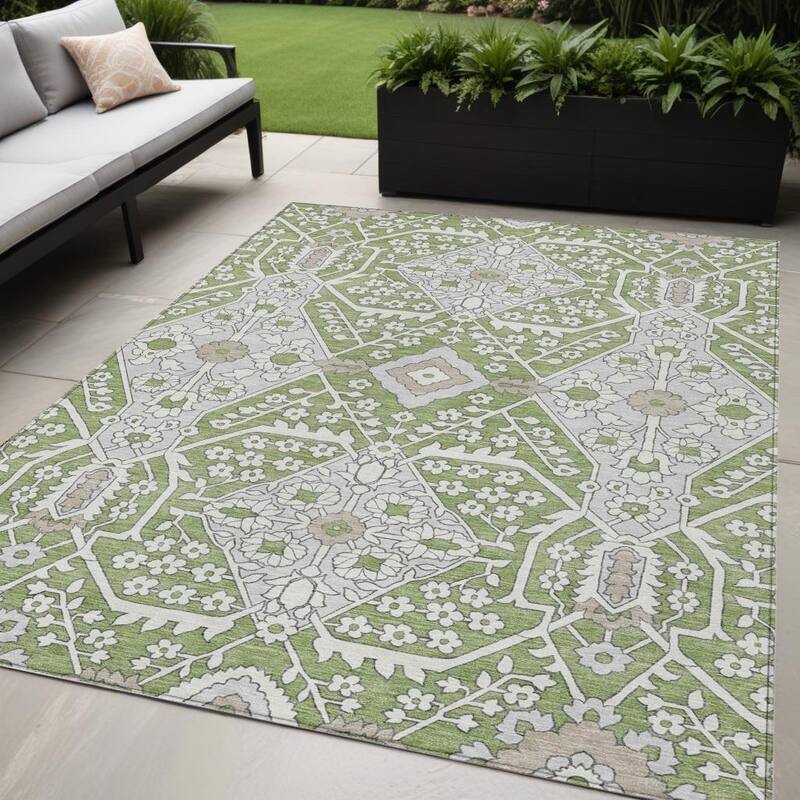 HomeRoots Floral Transitional Rectangle Outdoor Rug - 5' X 8'