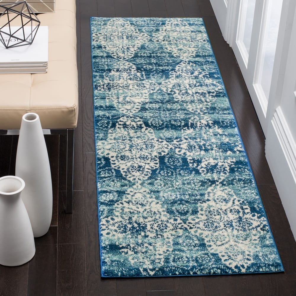 SAFAVIEH Evoke Lilliane Distressed Vintage Boho Rug