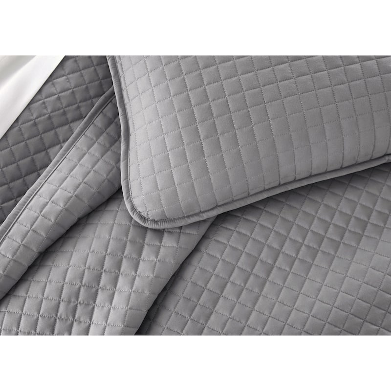 Vilano Oversized 3 piece Quilt Set by Southshore Fine Linens