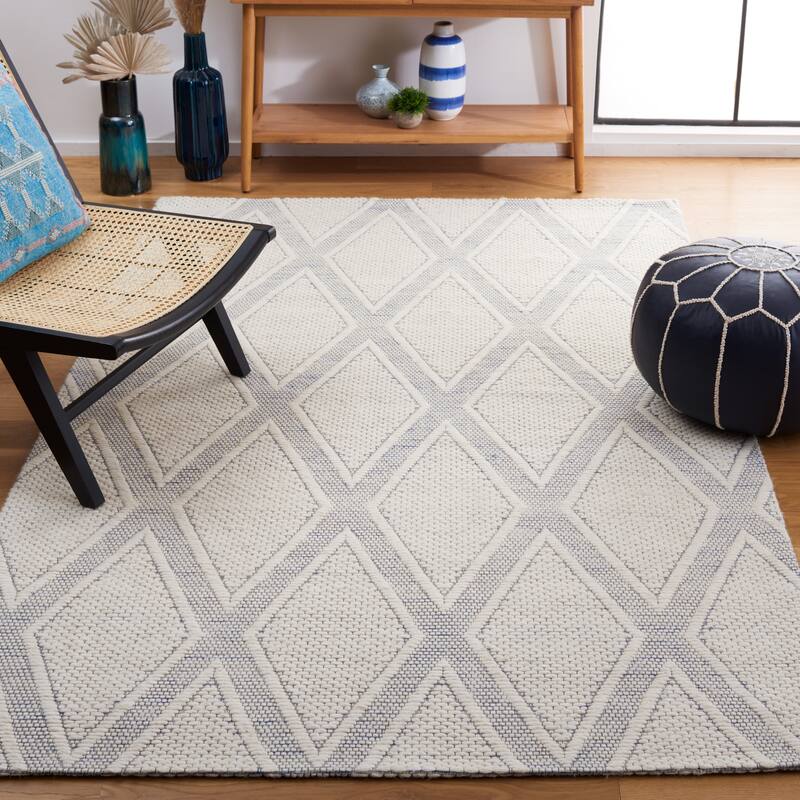 SAFAVIEH Handmade Marbella Juliet Trellis Wool Rug - 4' x 6' - Navy/Ivory