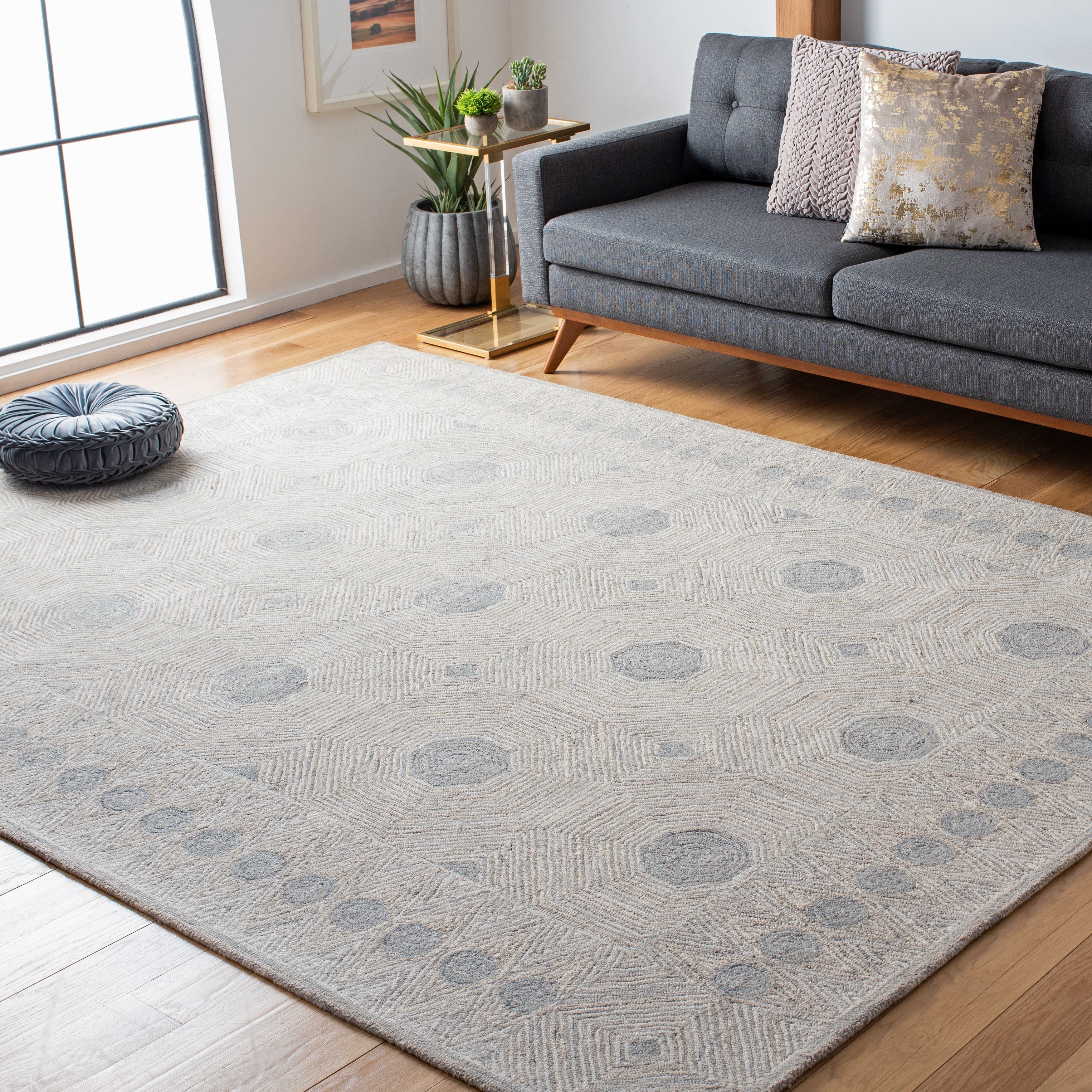 SAFAVIEH Handmade Micro-Loop Olgica Transitional Wool Rug