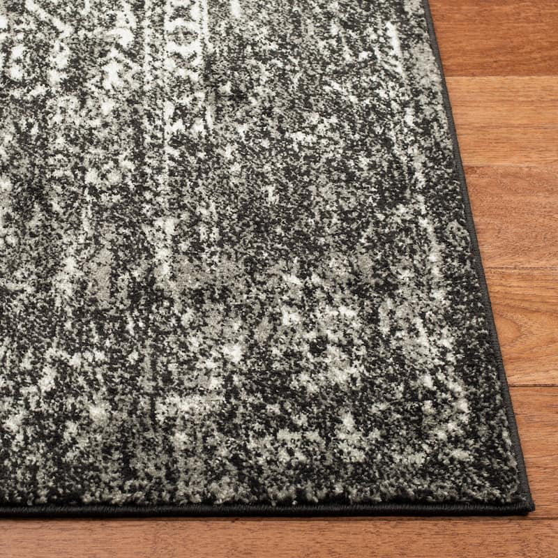 SAFAVIEH Evoke Pety Vintage Distressed Rug