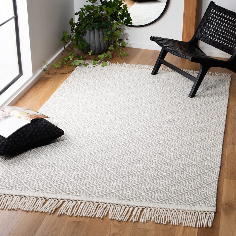 SAFAVIEH Handmade Vermont Deryn New Zealand Wool Rug - 4' x 6' - Ivory