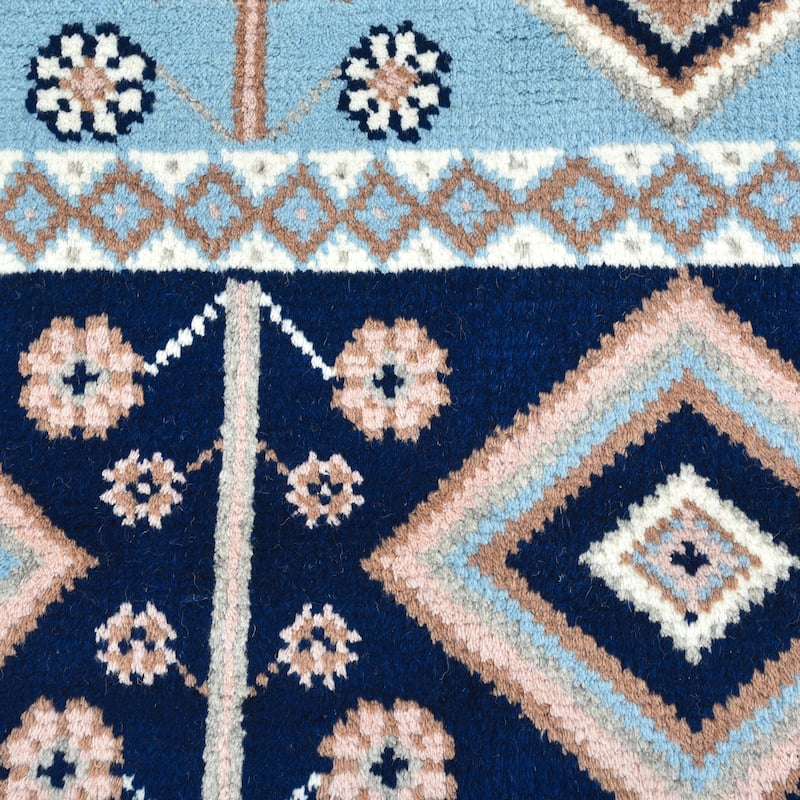 Overton Handmade Modern Contemporary Floral Area Rug