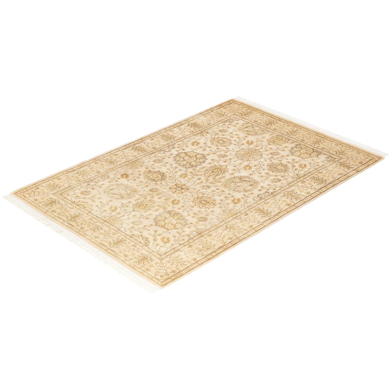 Overton Hand Knotted Wool Traditional Oriental Ivory Area Rug - 4' x 6'