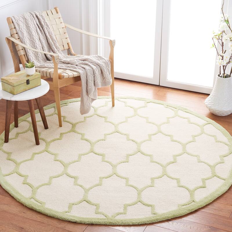 SAFAVIEH Handmade Cambridge Oddny Moroccan Trellis Wool Rug - 6' Round - Ivory/Light Green