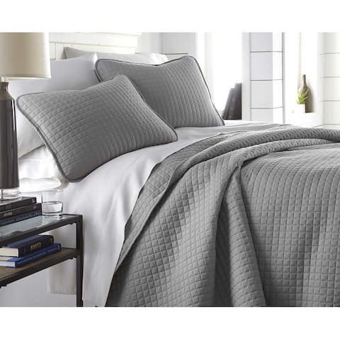 Oversized Solid 3-piece Quilt Set by Southshore Fine Linens