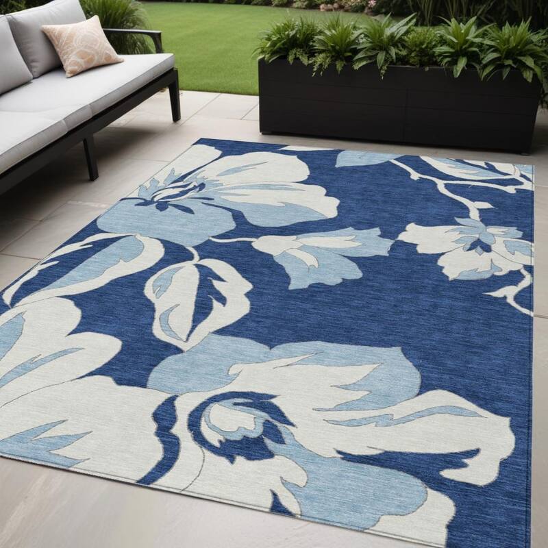 HomeRoots Floral Transitional Rectangle Outdoor Rug - 5' X 8'