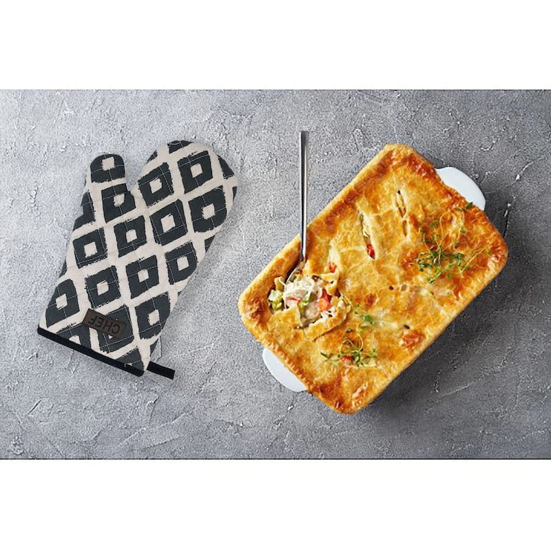 Chef's Monochrome Cotton Oven Mitt - Heat Resistant 11x7 Inch - Contemporary Diamond Design for Modern Cookspaces