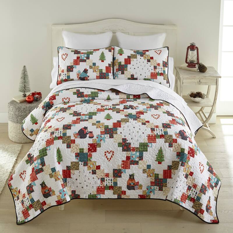 Your Lifestyle by Donna Sharp Holiday Love Quilt Collection - Green/White - King - Traditional/Cabin & Lodge - 3 Piece